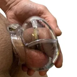 MAE-Toys The Egg Volledig Gesloten Onmogelijk Te Ontsnappen Met Pin Penis Ring